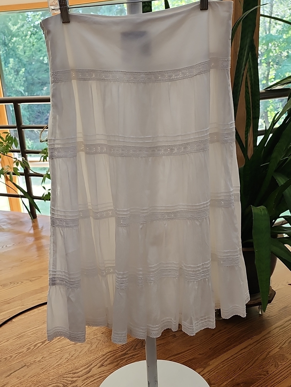Jones New York White Tiered Boho Midi Skirt w/ Lace Trim Size 12